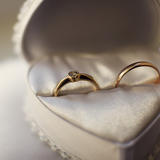 結婚指輪と婚約指輪は同じブランドのお店で購入がよい？