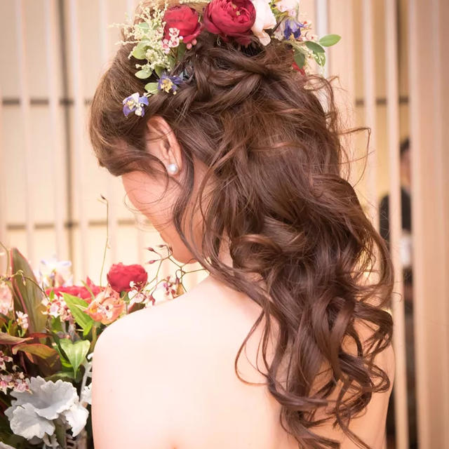 結婚式 髪型 ハーフアップ バラ